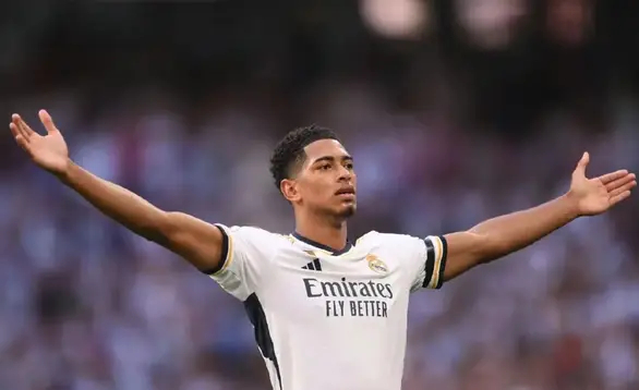 足球世界风云录：金球荣耀、转会风波与女足纪录英雄